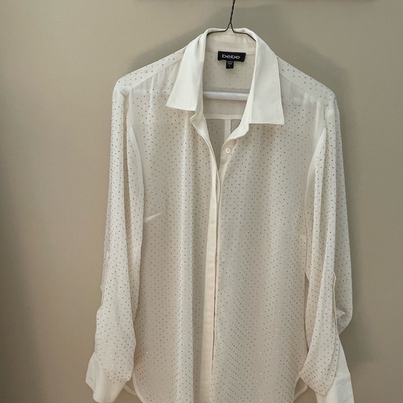 Bebe blouse and it’s gold detail - Picture 2 of 4